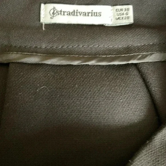 Stradivarius Pleated Skirt with Pockets - Picture 3 of 4